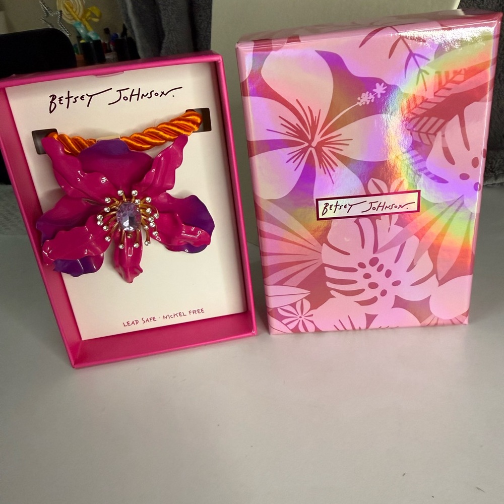 🌸Betsey Johnson Vibrant Orchid Necklace